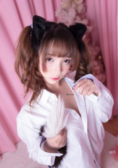 两个女人诱惑