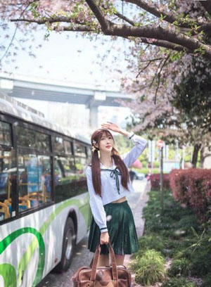 女大学生的沙龙室观看