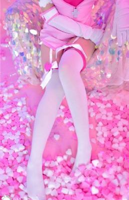 在厨房里征服美艳老师视频